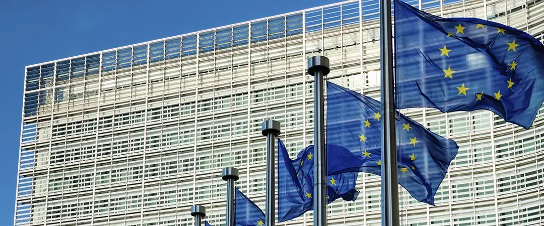 La Comisión Europea pone en marcha la revisión de las cláusulas contractuales tipo para transferencias internacionales de datos personales