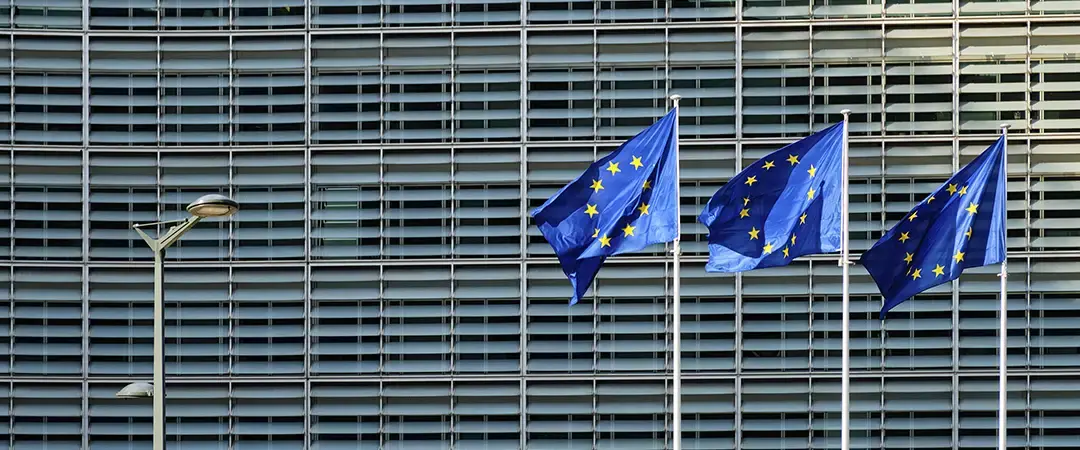 La Comisión Europea insta a Apple a aplicar el Reglamento 2018/302 y eliminar el bloqueo geográfico de la app store