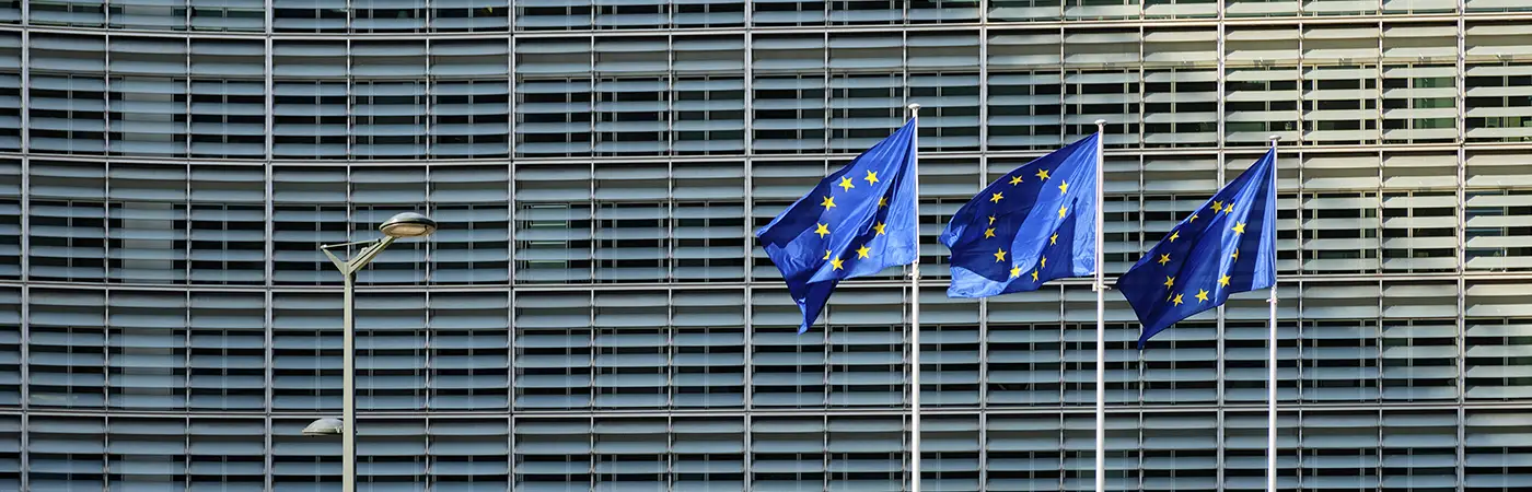 La Comisión Europea insta a Apple a aplicar el Reglamento 2018/302 y eliminar el bloqueo geográfico de la app store